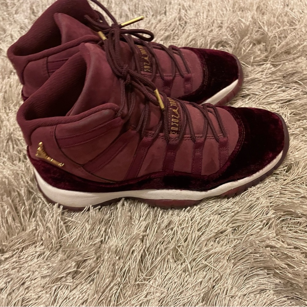 Rare Limited edition Jordan Maroon Retro 11’s Size 6.5 👟👟☺️☺️😍🥰😍